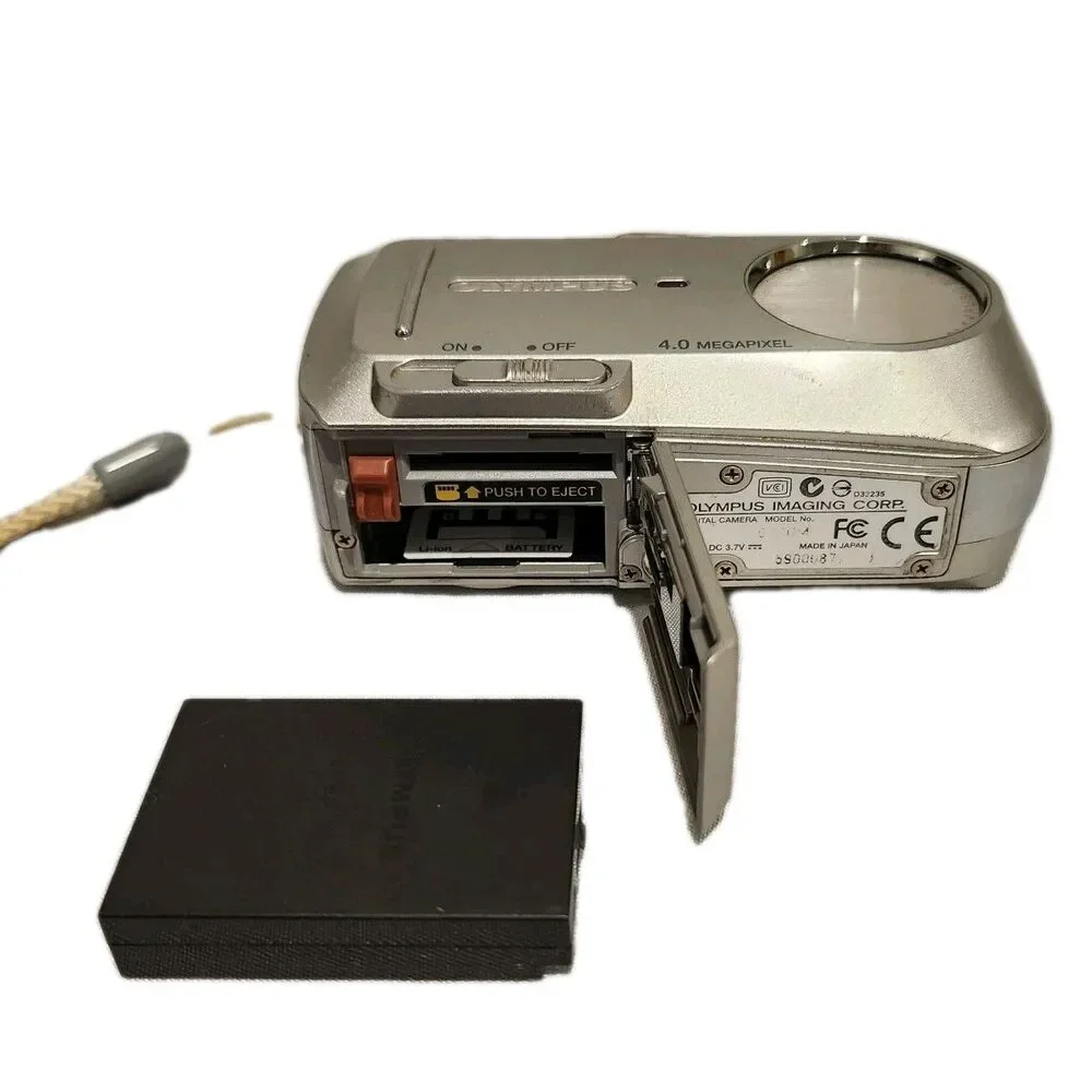 Olympus Camedia C-470 Zoom 4.0MP Digital Camera W/Case, Battery & Charger